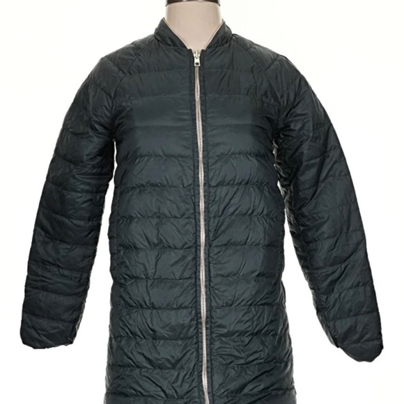 Athleta Dual-Tone Reversible Jacket in slate gray and Cream - Picture 5 of 6